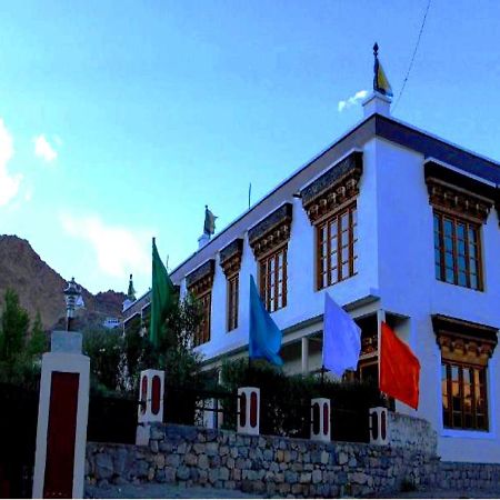 TIH Hotel Mahay Palace Leh Bagian luar foto