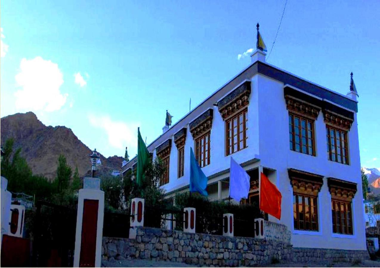 TIH Hotel Mahay Palace Leh Bagian luar foto